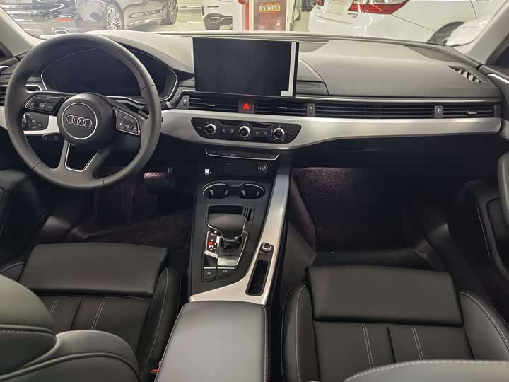 Фото 6 - Audi A4L