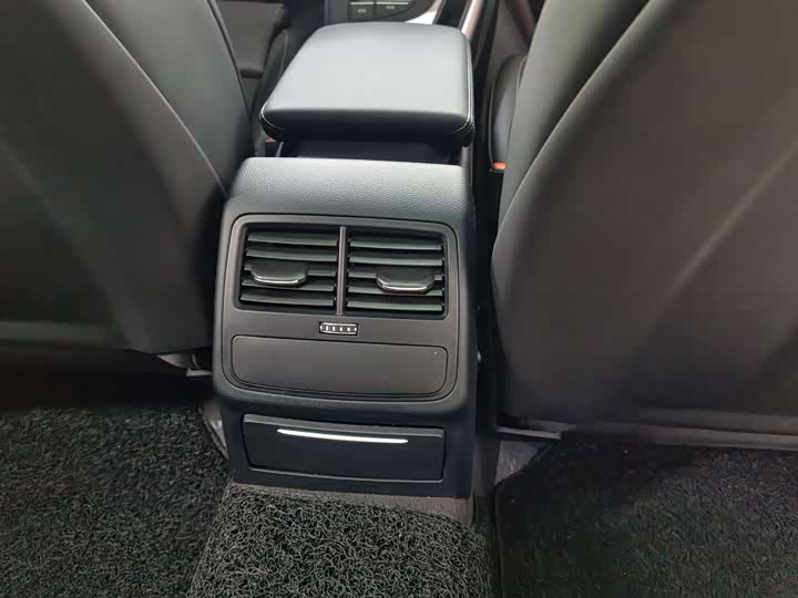 Фото 7 - Audi A4L