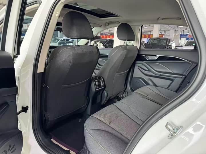 Фото 8 - Bestune B70