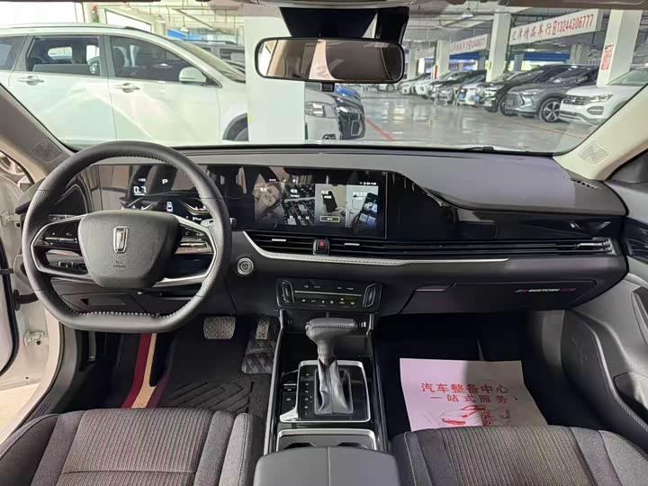 Фото 9 - Bestune B70