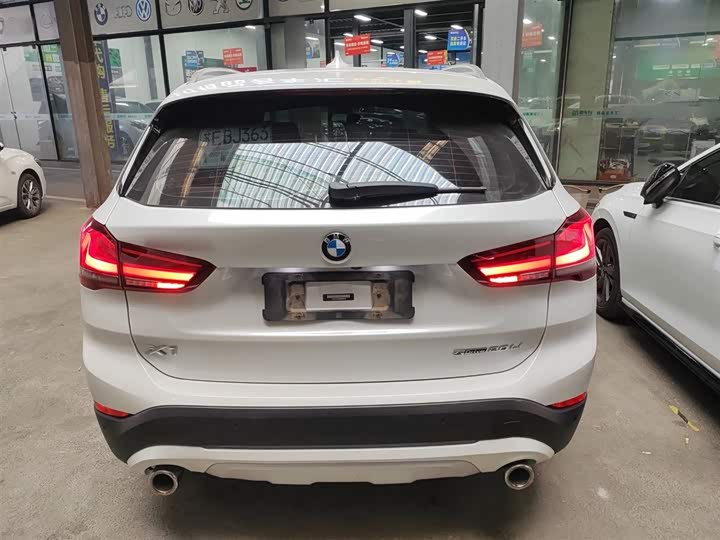 Фото 6 - BMW X1