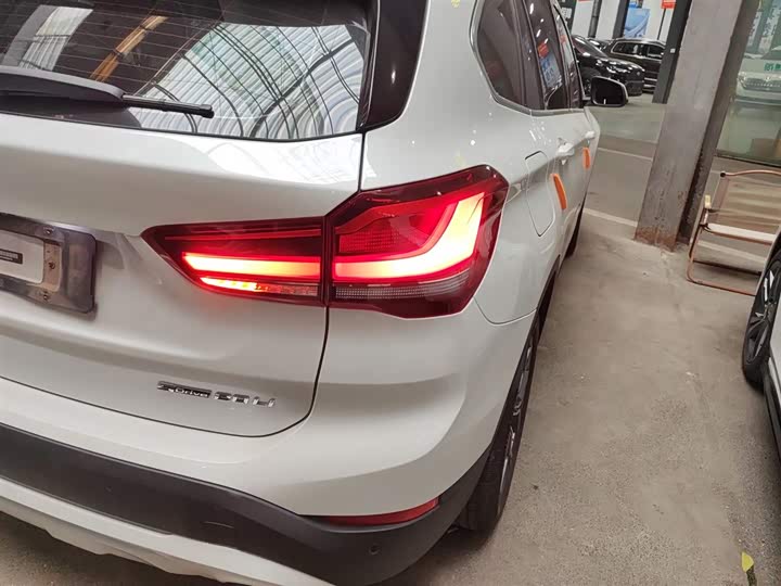 Фото 8 - BMW X1