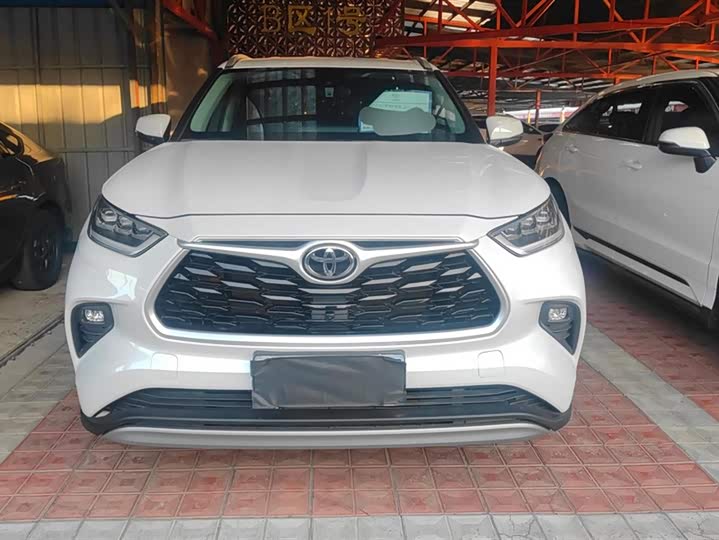 Фото 2 - Toyota Highlander