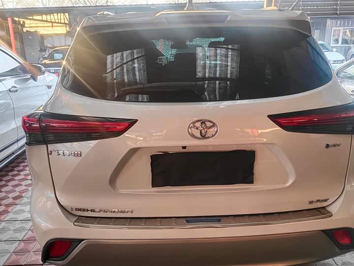 Фото 4 - Toyota Highlander