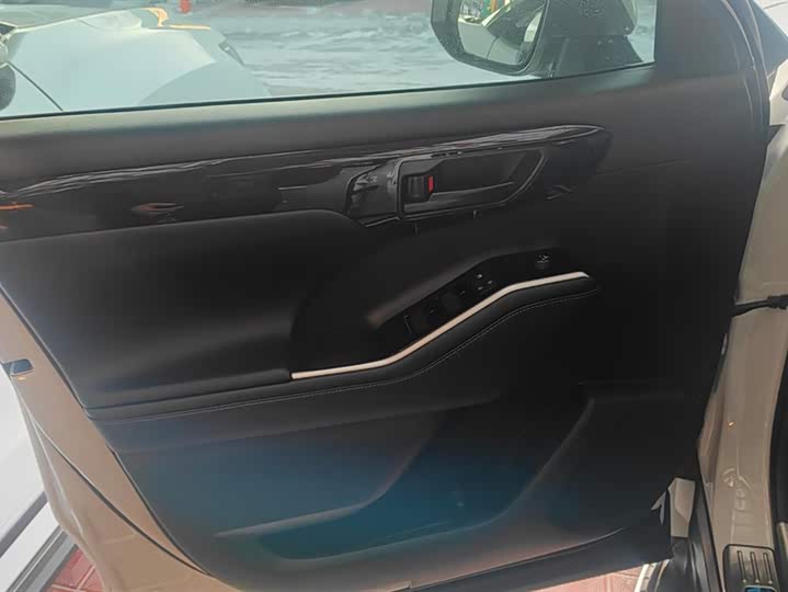 Фото 7 - Toyota Highlander