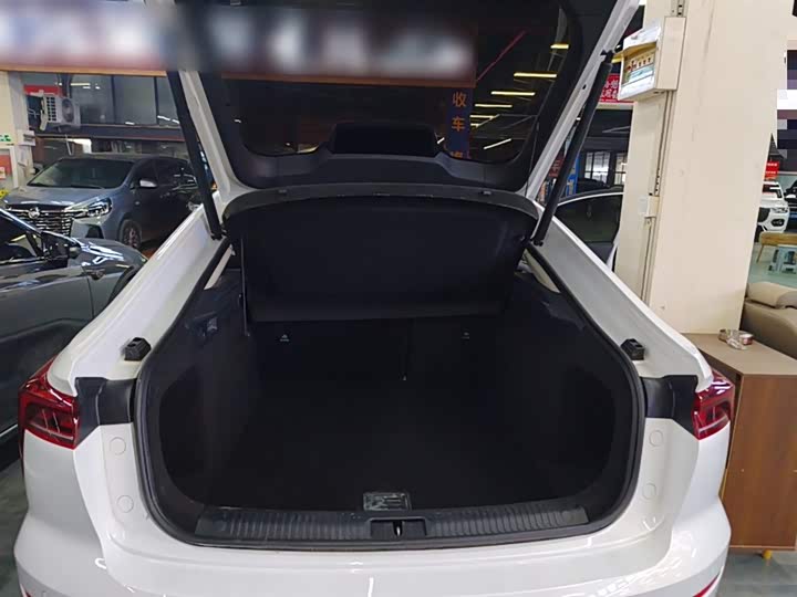 Фото 9 - Bestune B70