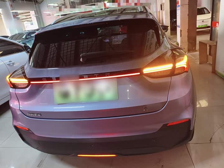 Фото 6 - Geely Geometry M6