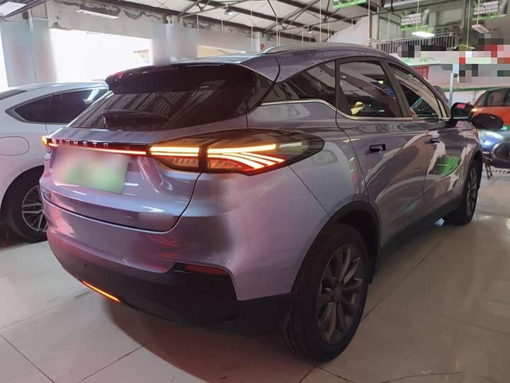 Фото 7 - Geely Geometry M6