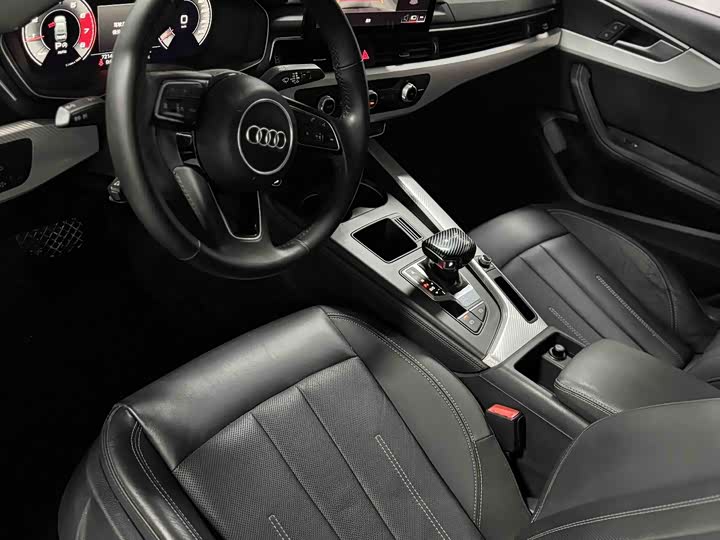 Фото 4 - Audi A4L