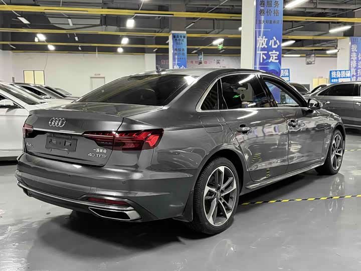 Фото 6 - Audi A4L