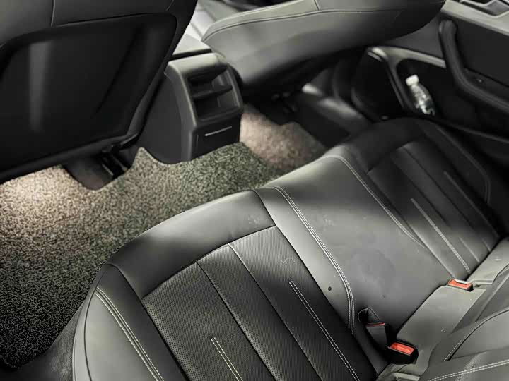 Фото 7 - Audi A4L