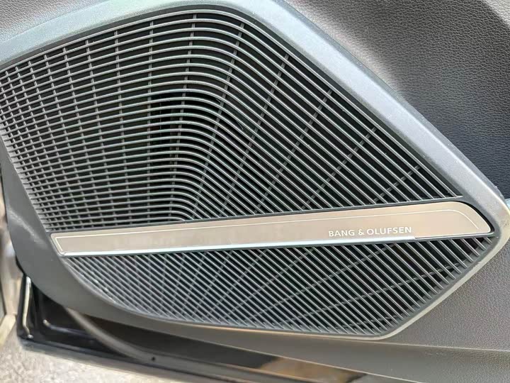 Фото 6 - Audi Q5L