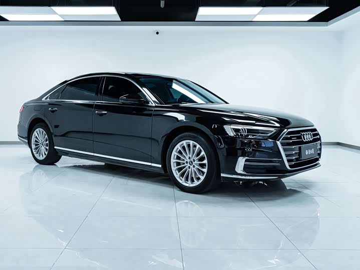 Фото 3 - Audi A8