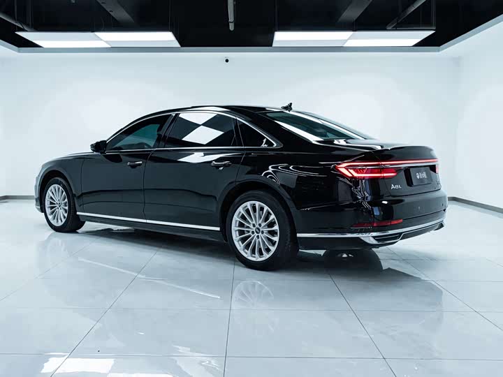 Фото 4 - Audi A8