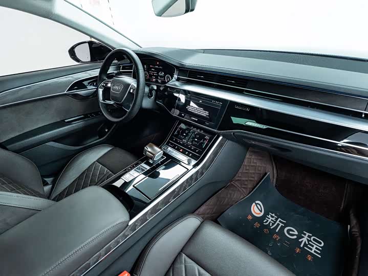 Фото 9 - Audi A8