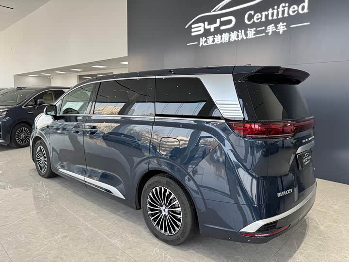 Фото 7 - Denza D9