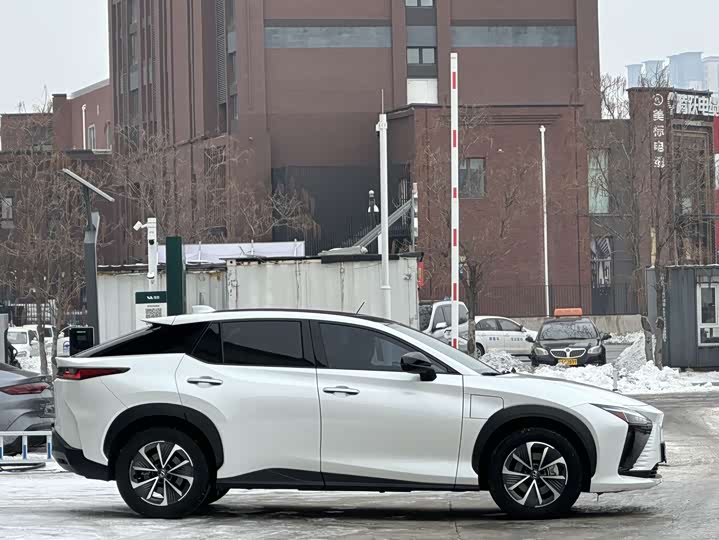 Фото 4 - Lexus RZ