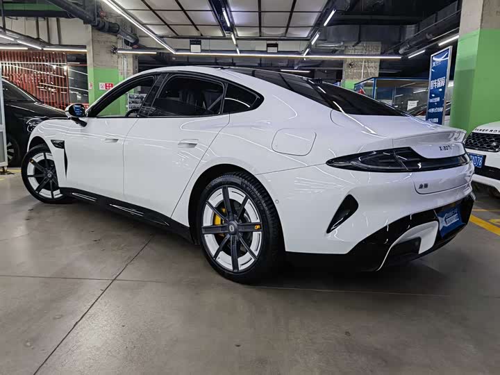 Фото 4 - Xiaomi SU7