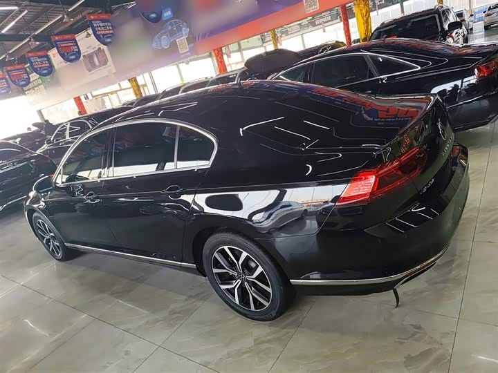 Фото 5 - Volkswagen Magotan