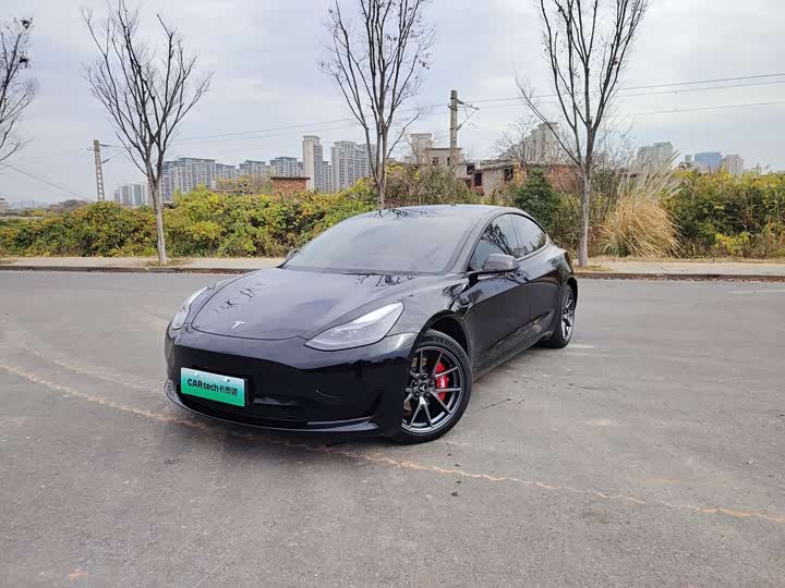Фото 1 - Tesla Model 3