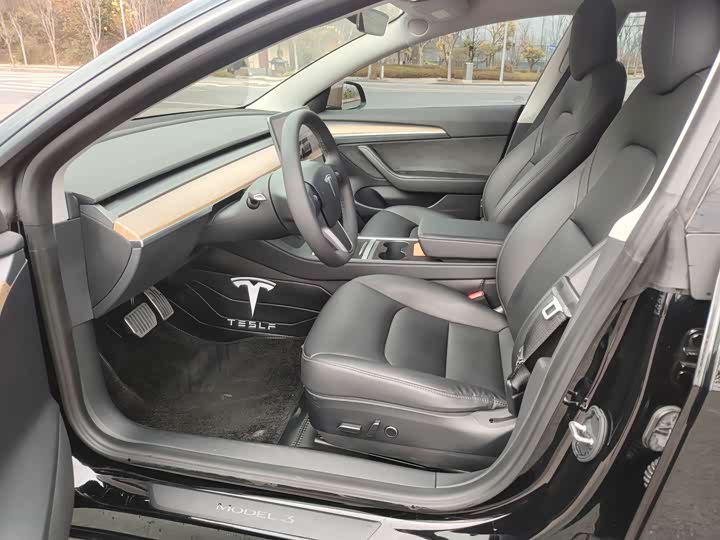 Фото 9 - Tesla Model 3