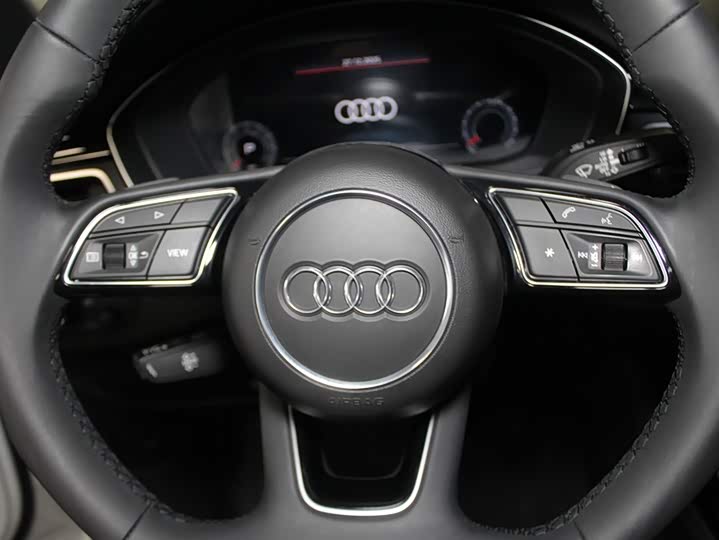 Фото 9 - Audi A4L