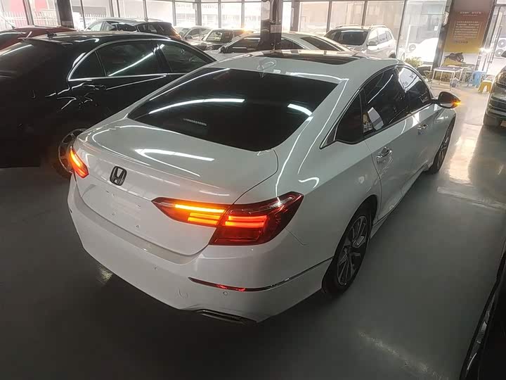 Фото 7 - Honda Inspire