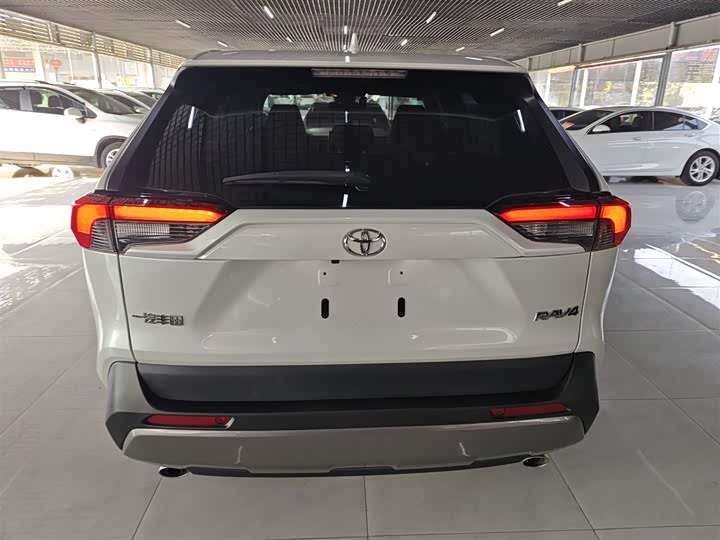 Фото 6 - Toyota RAV4