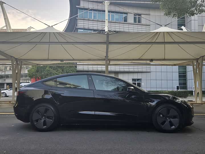 Фото 4 - Tesla Model 3