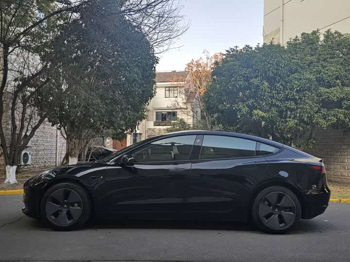 Фото 8 - Tesla Model 3