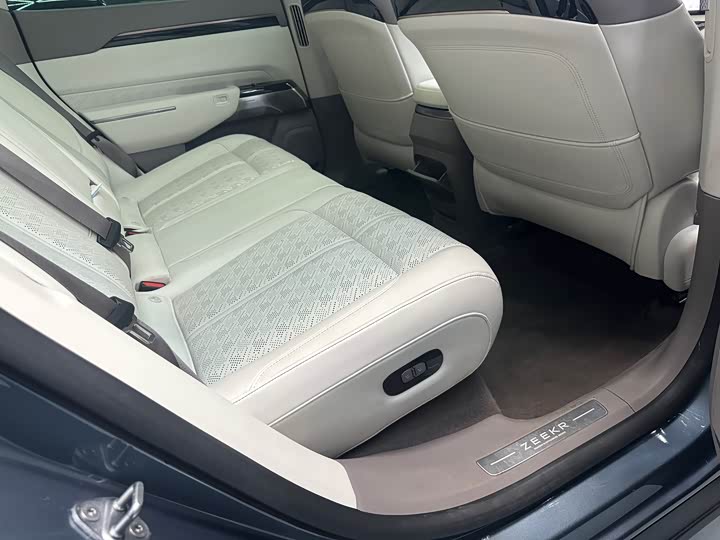 Фото 8 - Zeekr 7X