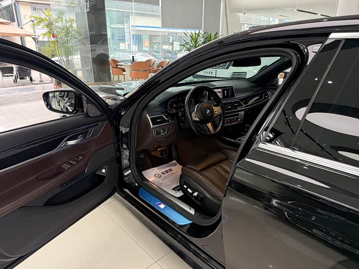 Фото 4 - BMW 7 Series