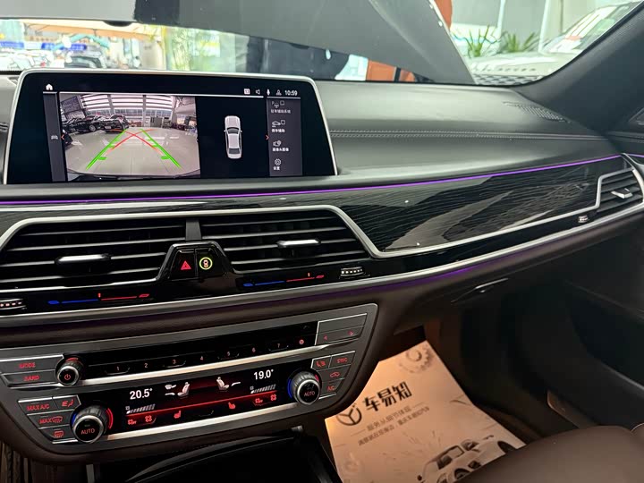 Фото 8 - BMW 7 Series