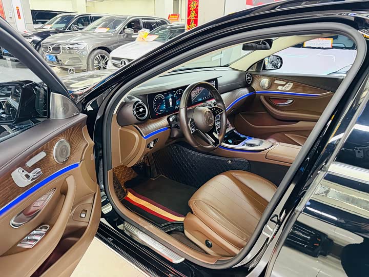 Фото 3 - Mercedes-Benz E-Class