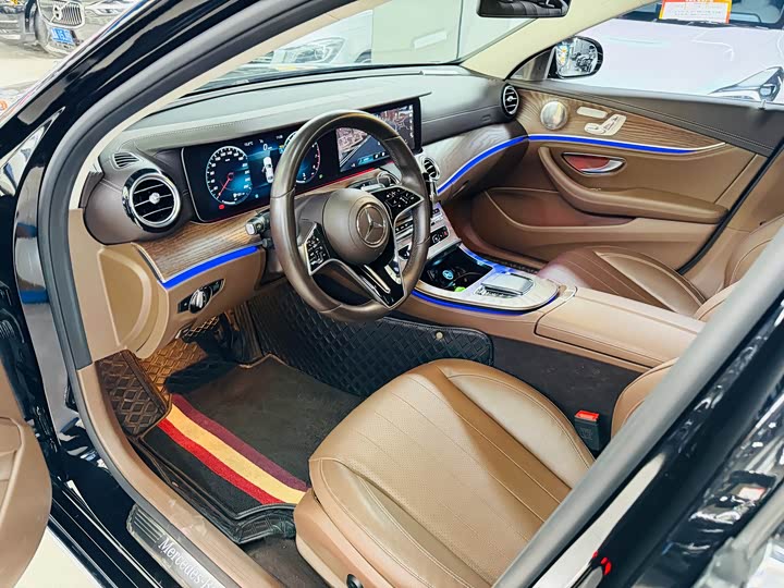 Фото 5 - Mercedes-Benz E-Class