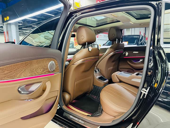 Фото 7 - Mercedes-Benz E-Class