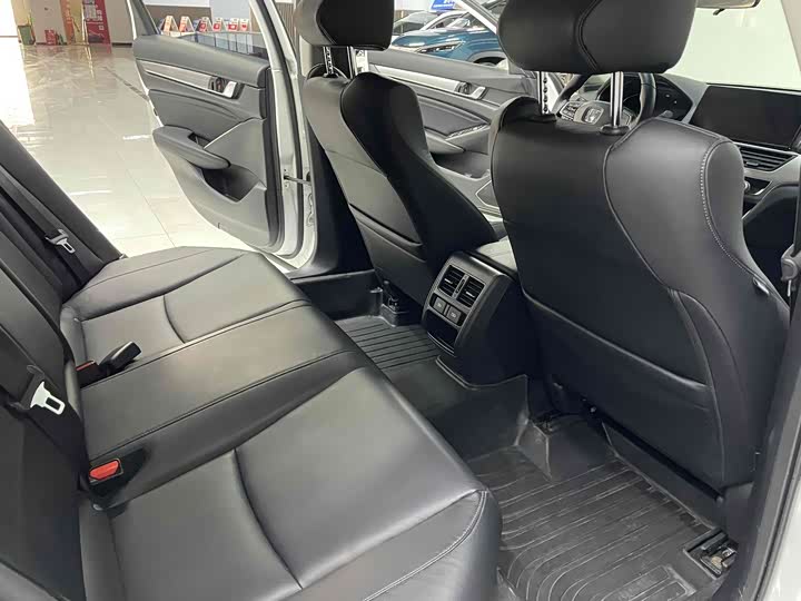 Фото 6 - Honda Accord