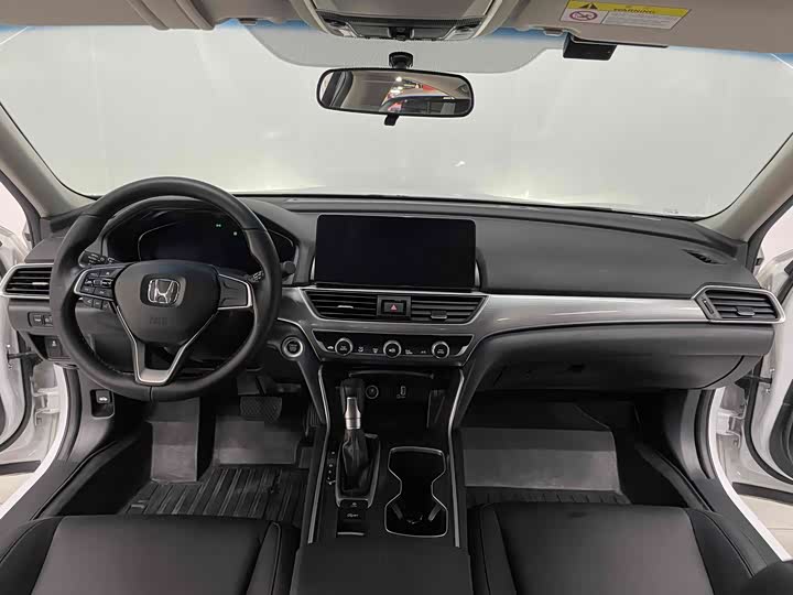 Фото 7 - Honda Accord