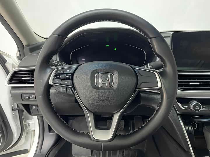 Фото 9 - Honda Accord