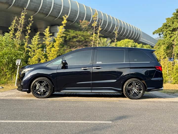 Фото 3 - Honda Odyssey
