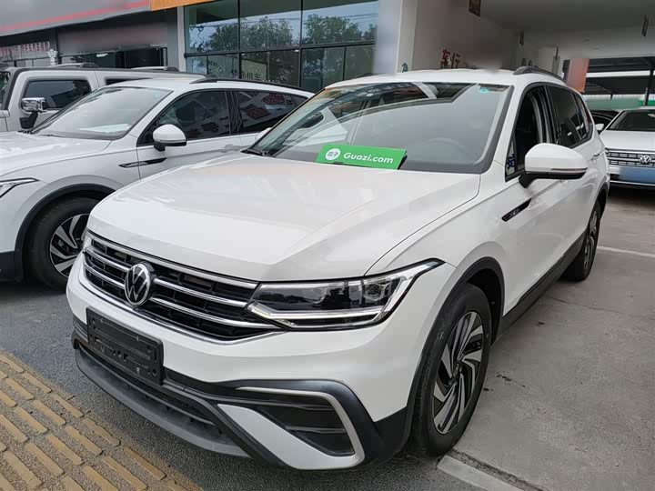 Фото 1 - Volkswagen Tiguan L Pro