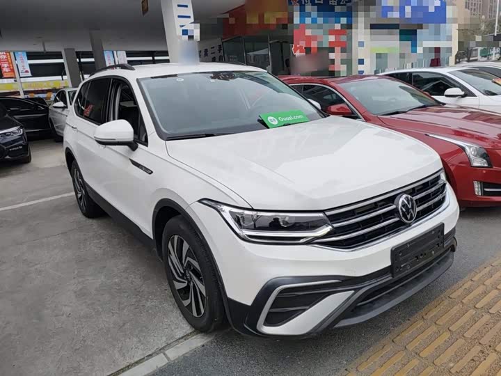 Фото 4 - Volkswagen Tiguan L Pro