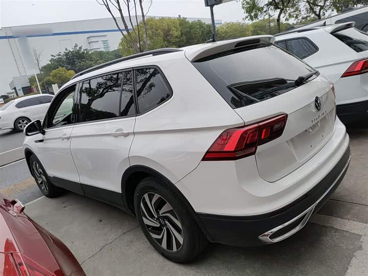 Фото 5 - Volkswagen Tiguan L Pro