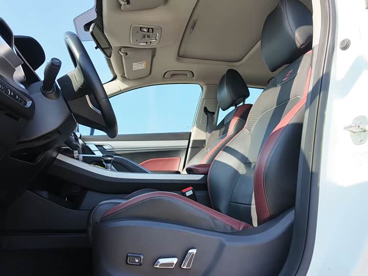 Фото 7 - Geely Coolray