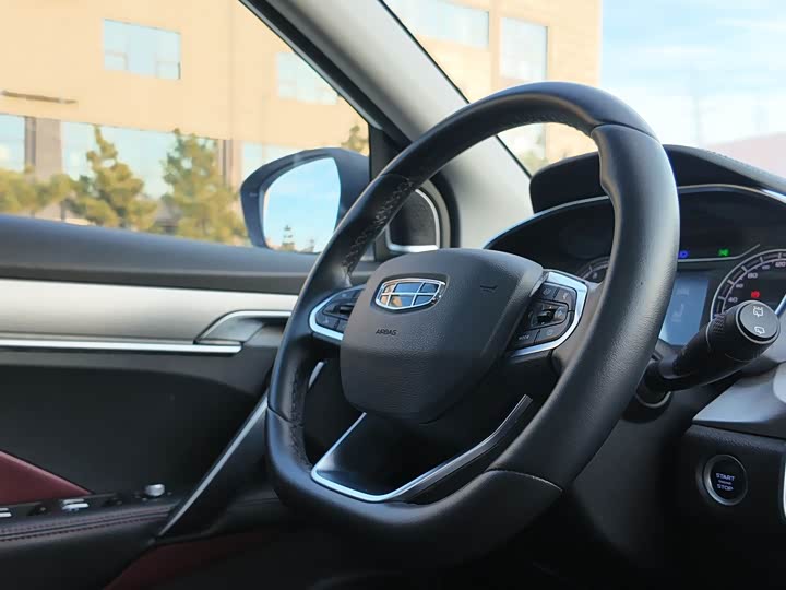 Фото 9 - Geely Coolray