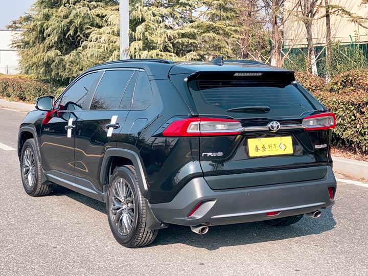 Фото 7 - Toyota Wildlander