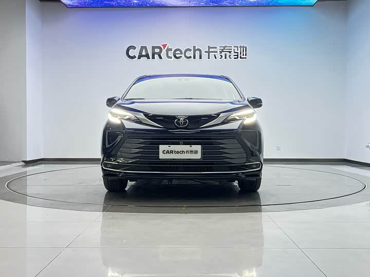 Фото 2 - Toyota Sienna