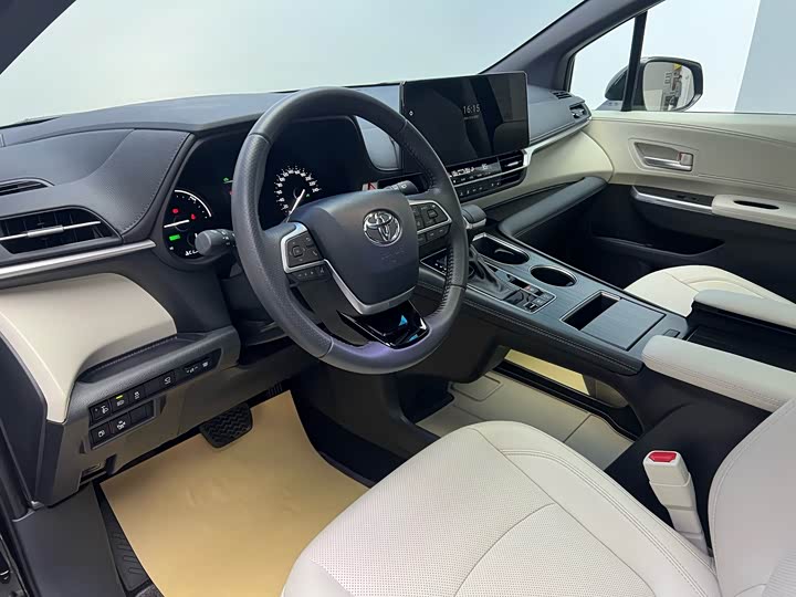 Фото 4 - Toyota Sienna