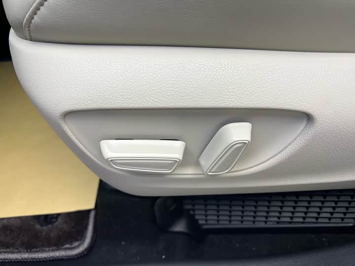 Фото 7 - Toyota Sienna