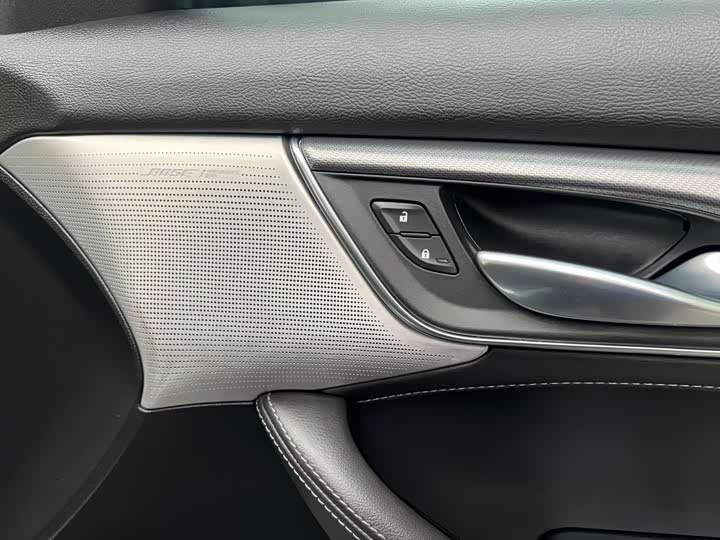 Фото 8 - Cadillac CT5